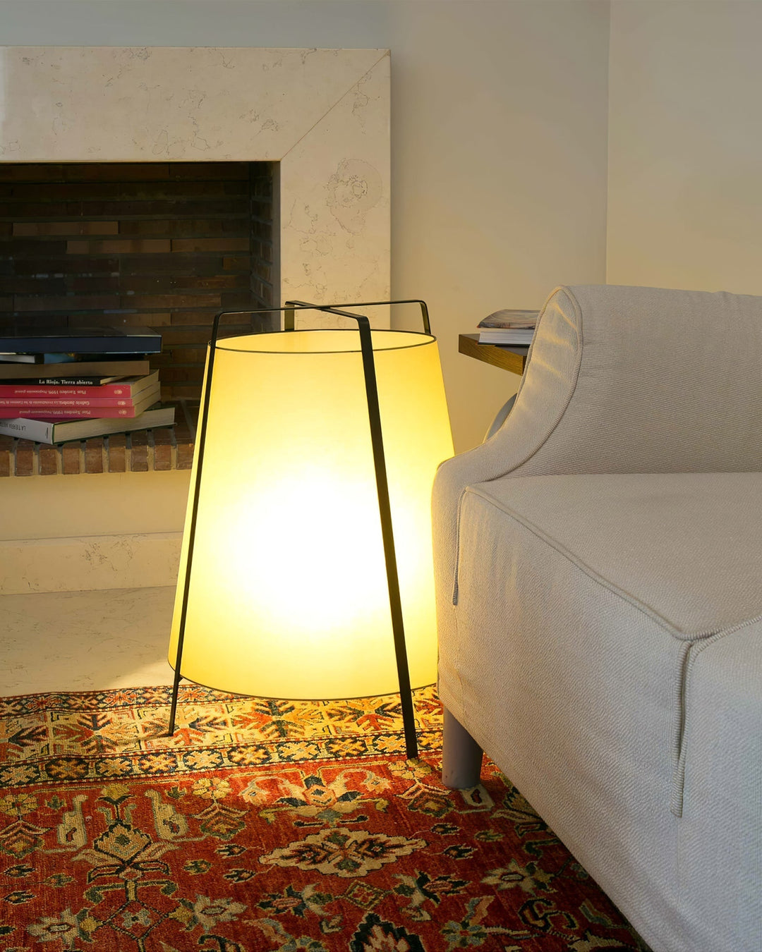 AkaneBeam - Table Lamp with Japanese-Inspired Aesthetic and Soft Radiance 3