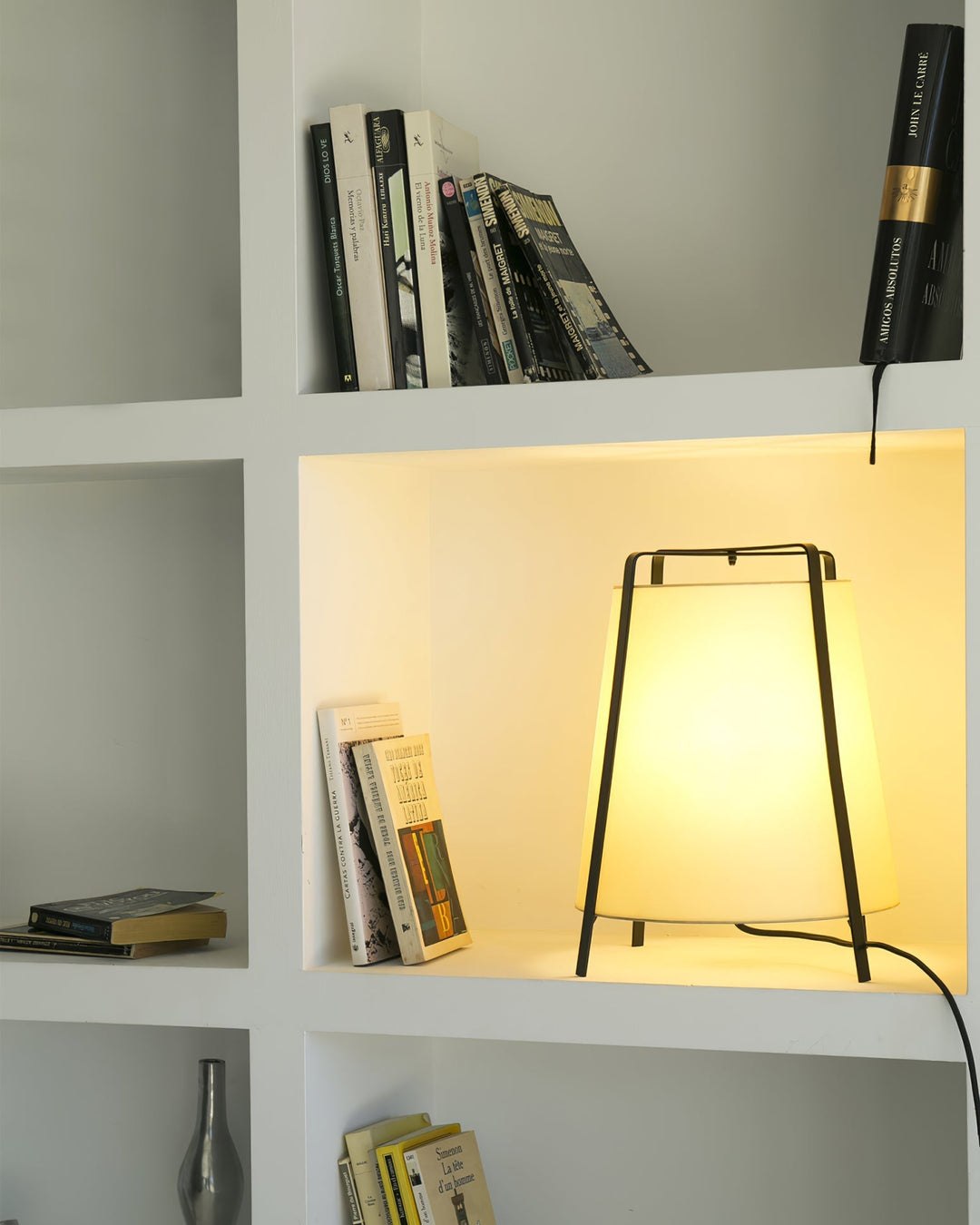 AkaneBeam - Table Lamp with Japanese-Inspired Aesthetic and Soft Radiance 4