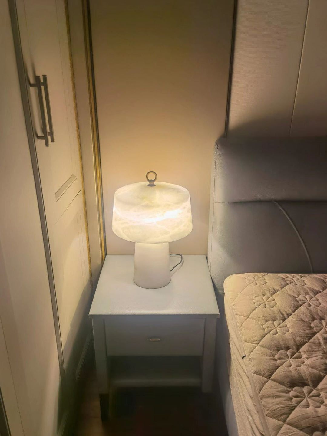 AogaLuxe - Table Lamp with Sophisticated Form and Soft Light Emission 7