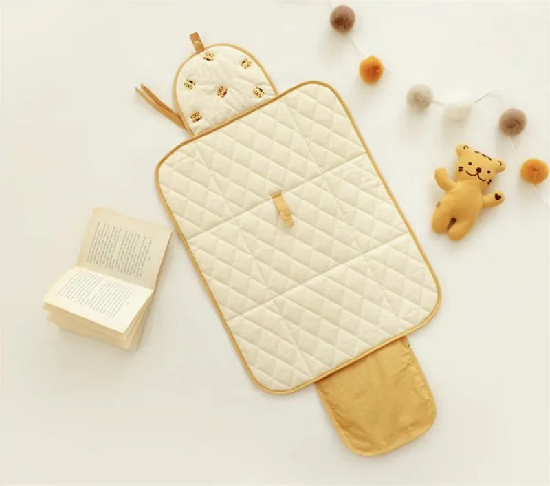 BearFold™ – Foldable Baby Changing Mat – Practical Bear Motif Underlay 4