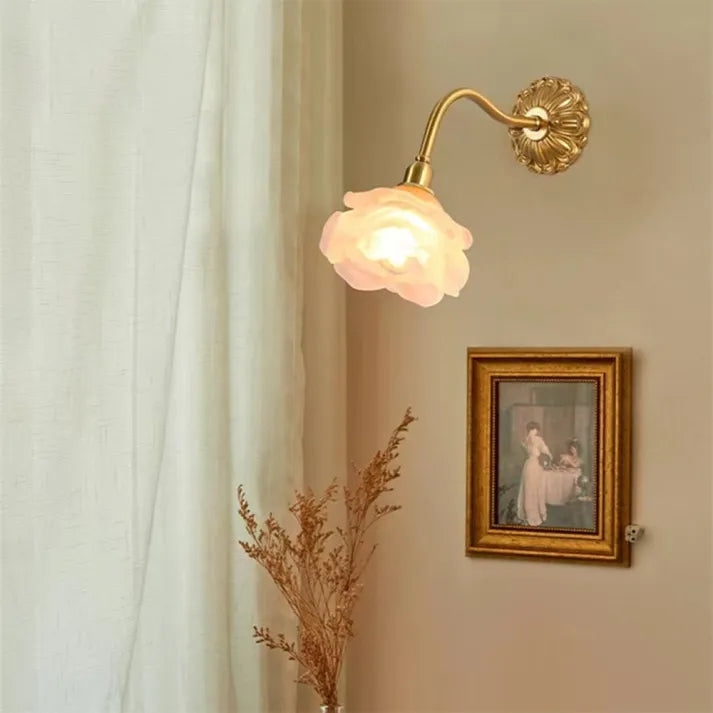 BloomLume – Vintage Flower Glass Wall Light 3