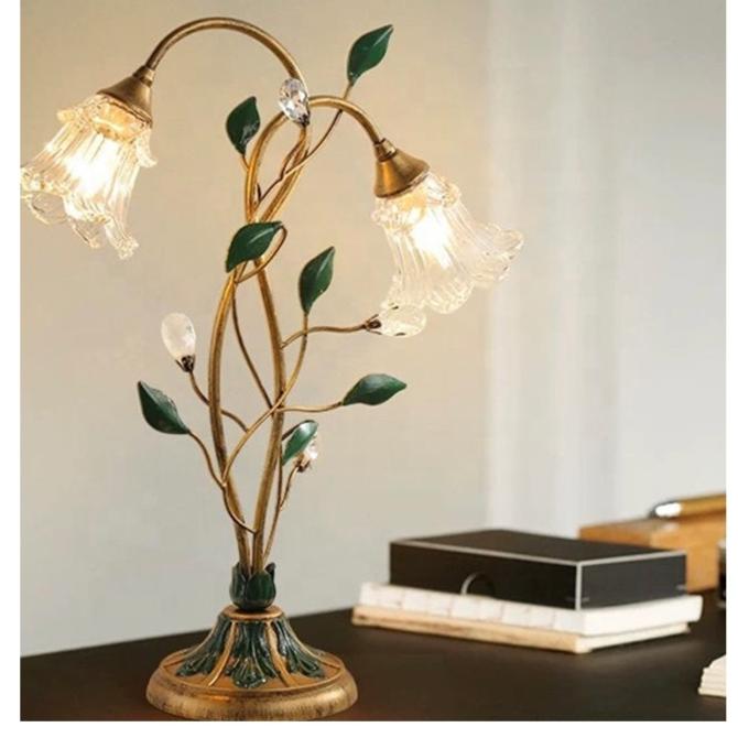 BotanicaGlow – Nature-Inspired Table Lamp with Floral Touch 4