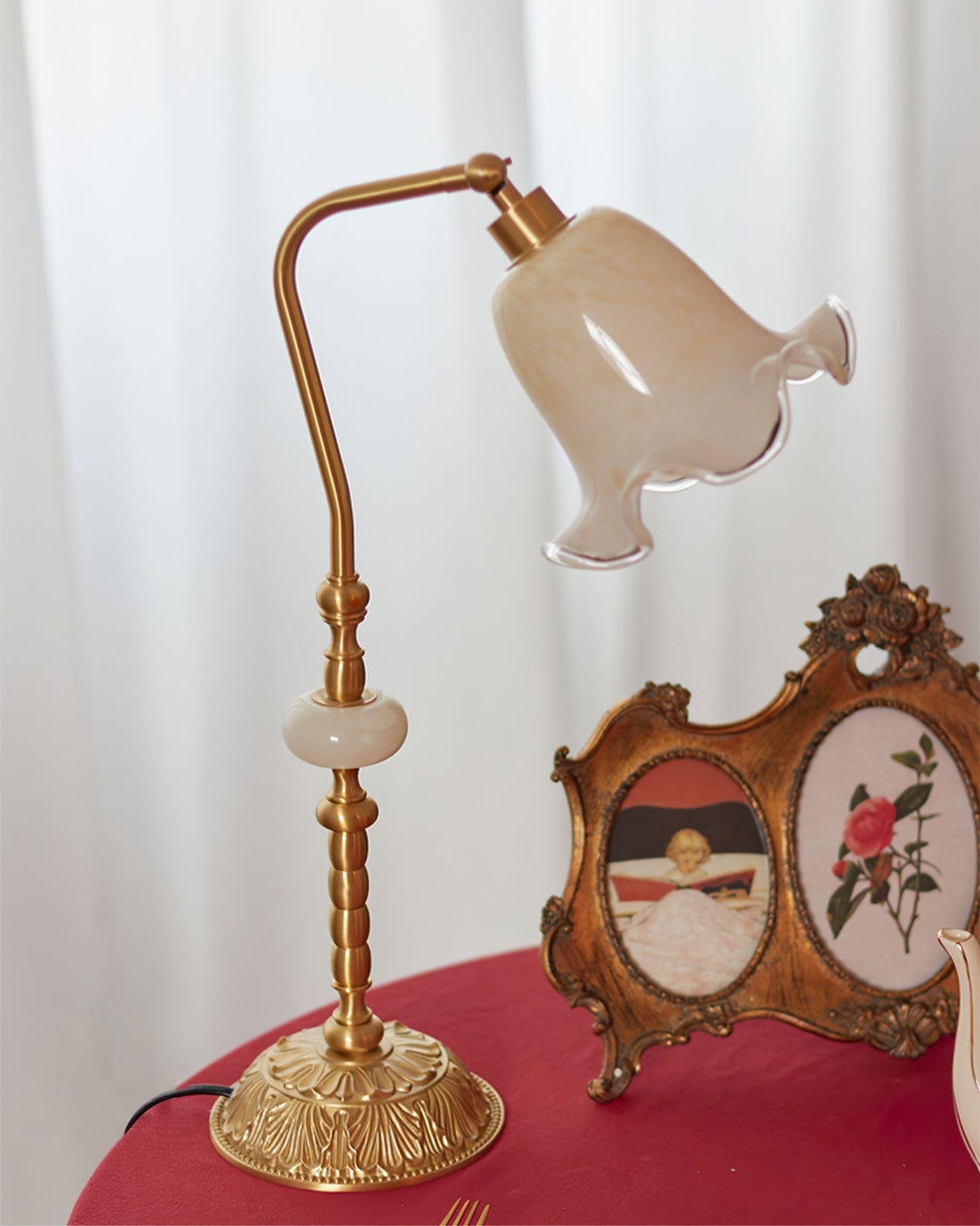 BrassAura – Vintage Floral Table Lamp 3