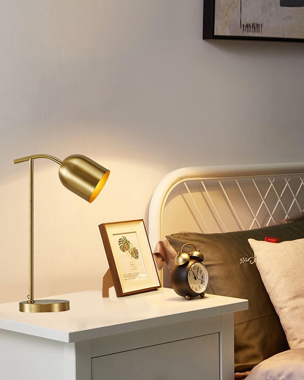 BrassGlow – Timeless Brass Table Lamp with Functional Design 4