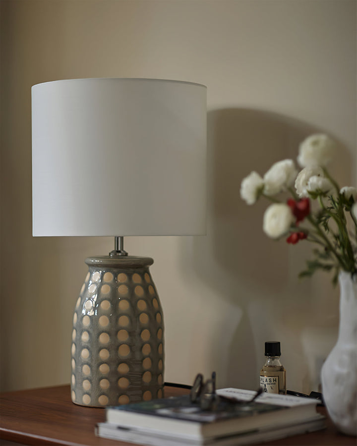 CeramLuxe – Classic Table Lamp with Artistic Touch 2