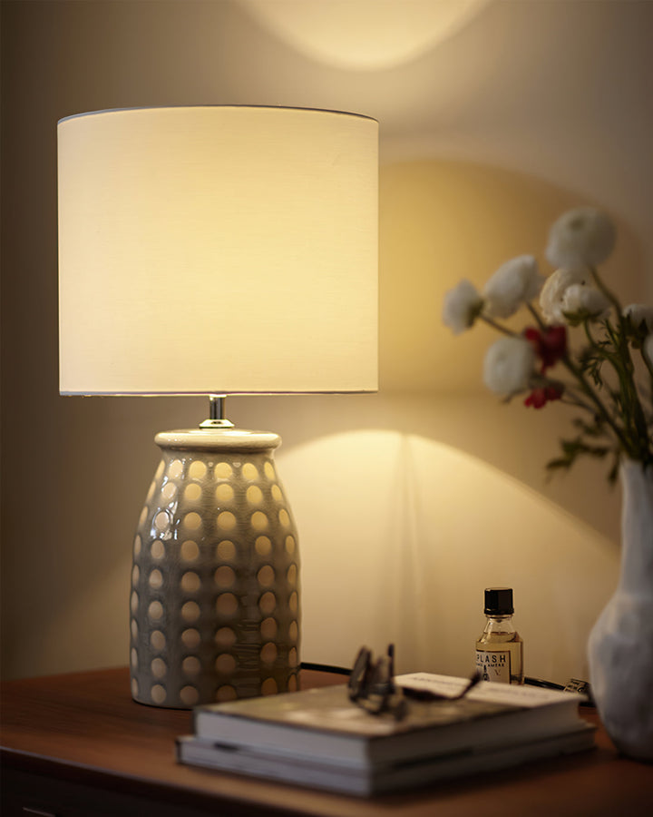 CeramLuxe – Classic Table Lamp with Artistic Touch 5