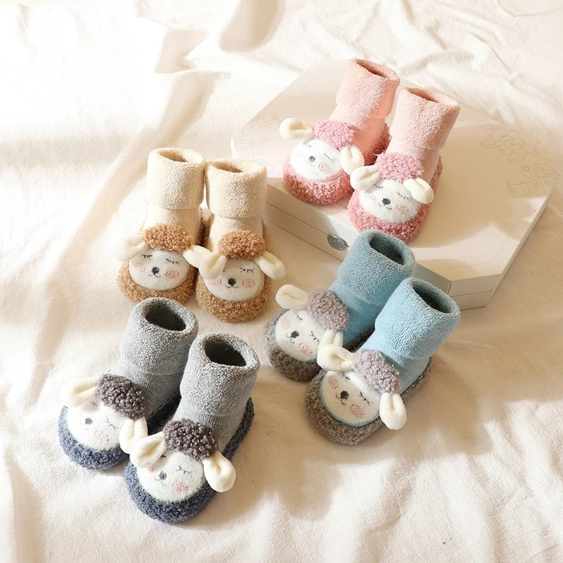 Cuddly Paws - Cute plush non-slip shoes 1