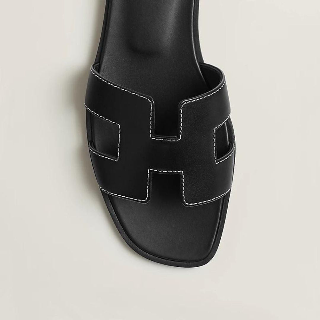 Cut-Out Strap Sandals in Flat Style 6