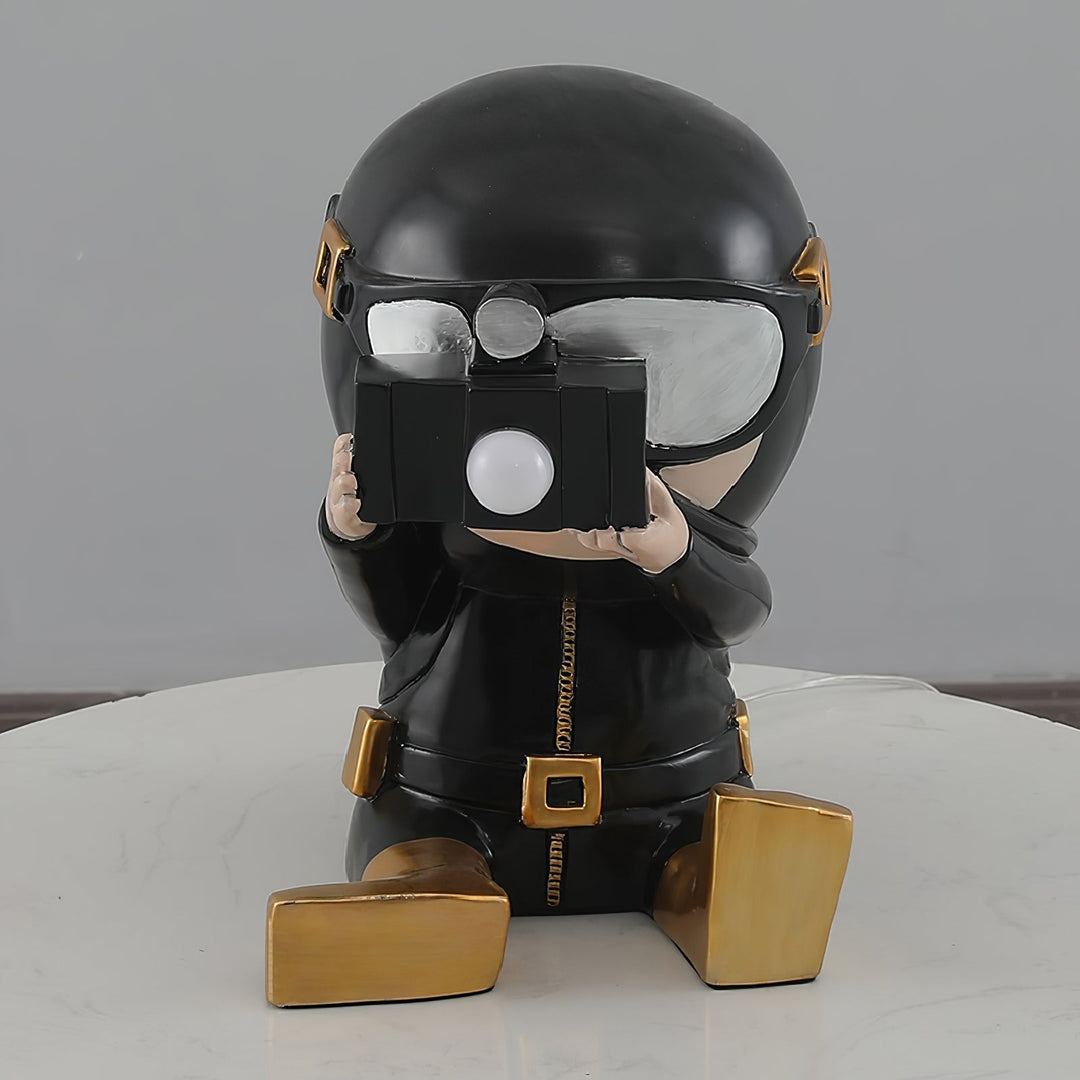 DiverRadiance - Elegant Lamp with Soft Lighting and Contemporary Design 1