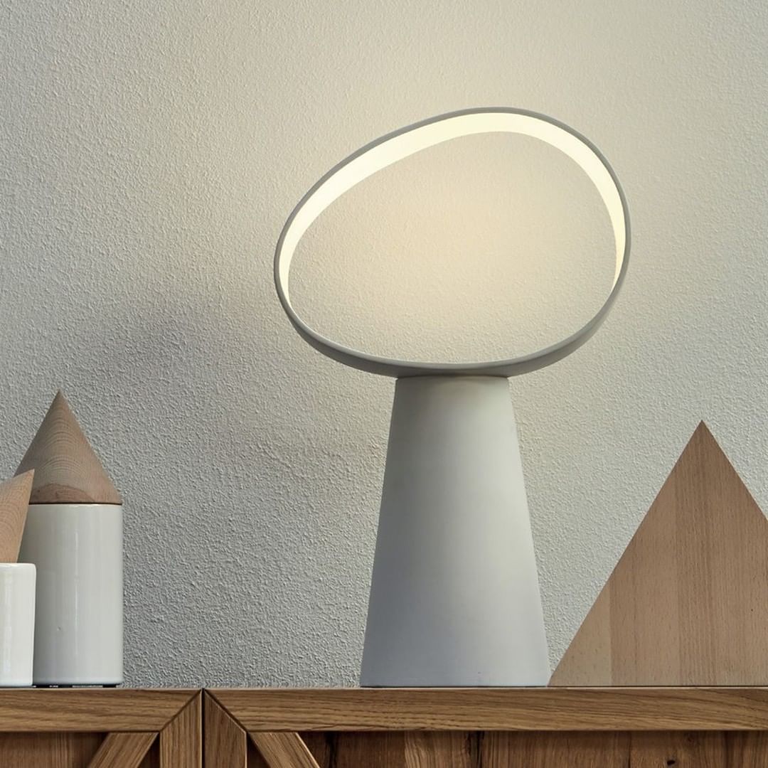 EclipseGlow - Table Lamp with Sleek Design and Atmospheric Lighting 3