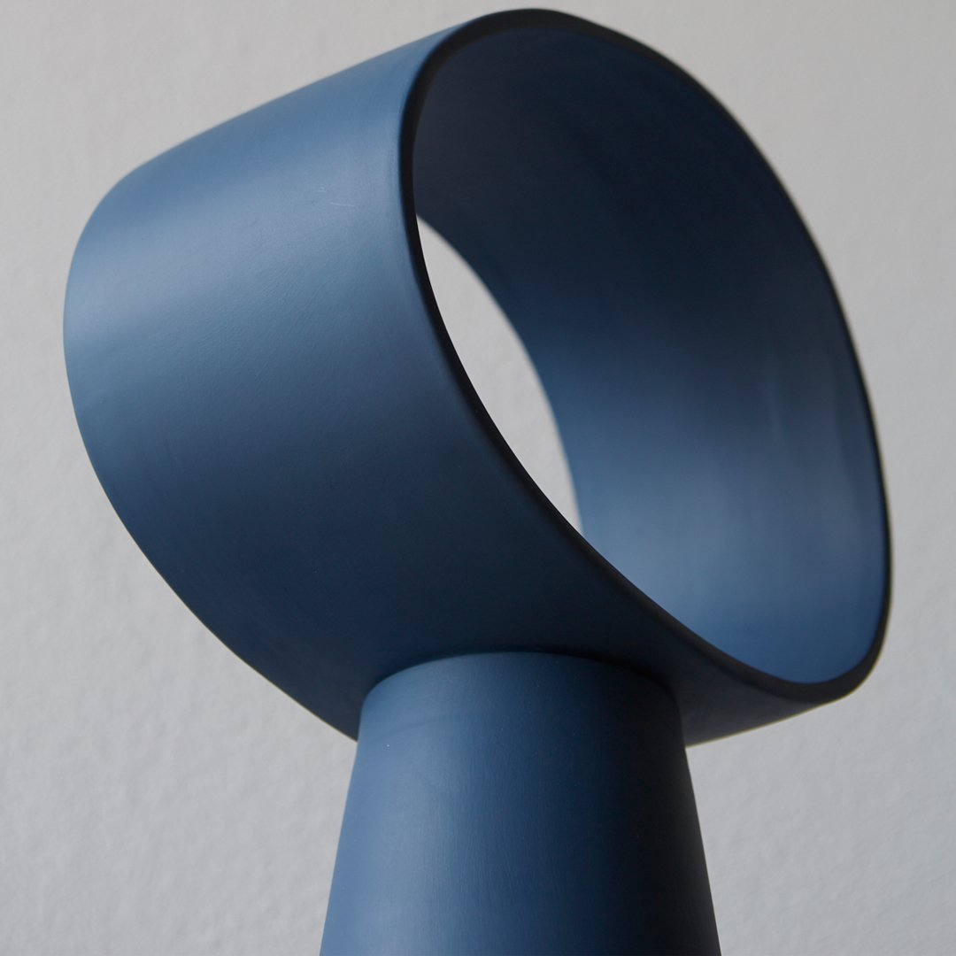 EclipseGlow - Table Lamp with Sleek Design and Atmospheric Lighting 7