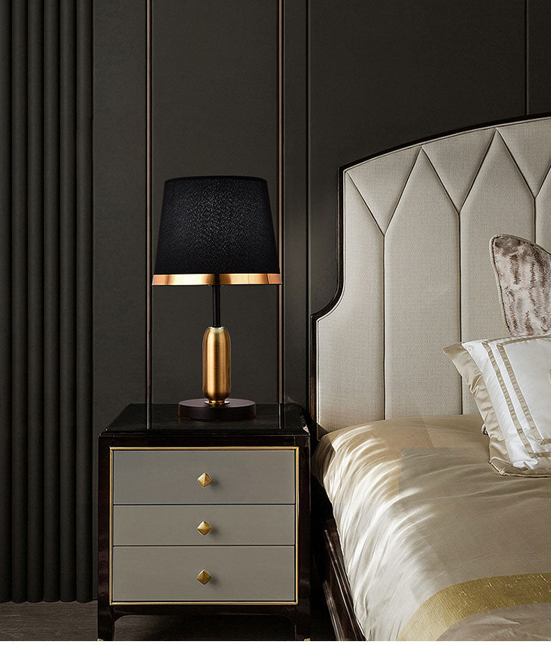 EclipseGlow – Sleek Bedside Lamp in Gold and Matte Black 3