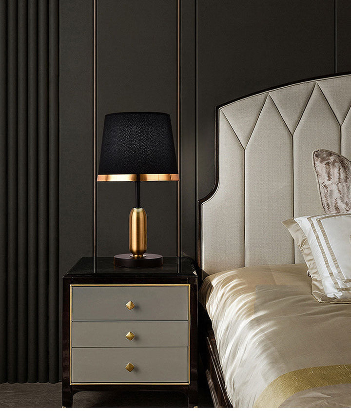 EclipseGlow – Sleek Bedside Lamp in Gold and Matte Black 3