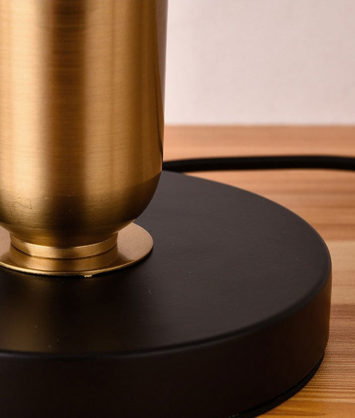 EclipseGlow – Sleek Bedside Lamp in Gold and Matte Black 7