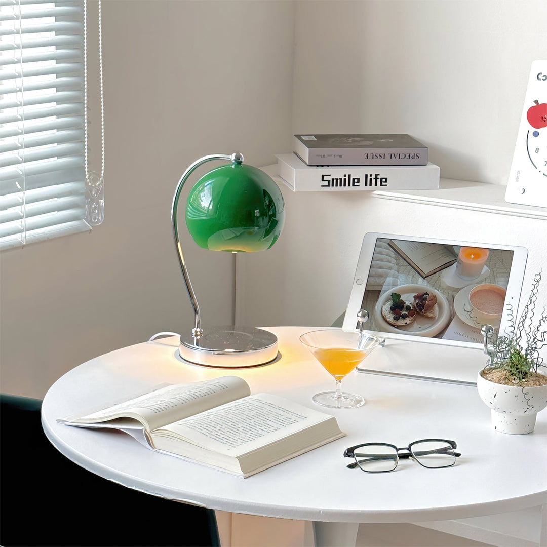 FlameGlow - Table Lamp with Candle-Like Light and Sleek Finish 4