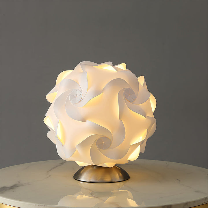 FloraBeam - Table Lamp with Blooming Influence and Sophisticated Illumination 1