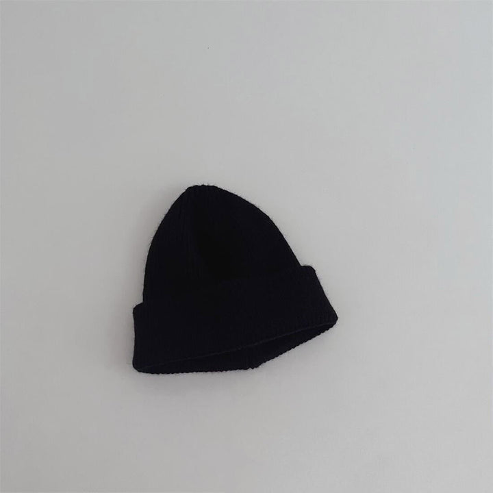 <h1>Kids' Cotton Beanie - Warm and Cozy for Children 1-4 Years</h1>
<p>Bright Colors - 15 Options</p>
<p>This adorable kids' beanie is made of soft, cozy cotton that keeps your little ones warm while they're playing outside! Perfect for kids aged 1 to 4 years, it comes in a variety of cheerful colors to match any outfit. Let your child show off their unique style while staying comfy!</p>