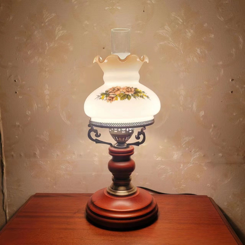 LumaSophie – Classic Red-Brown Urn Table Lamp 1