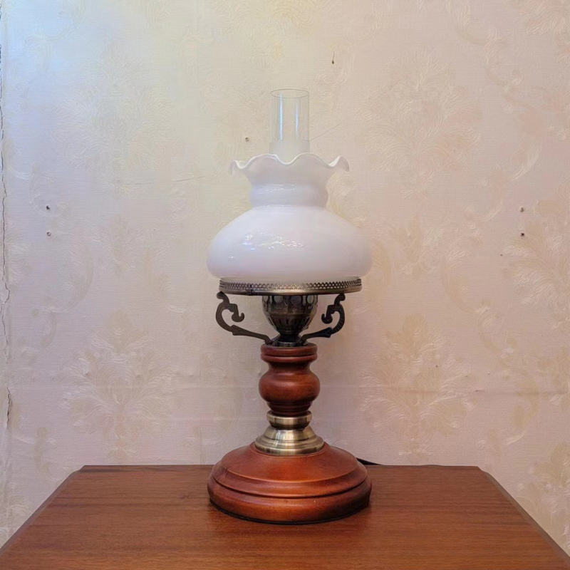 LumaSophie – Classic Red-Brown Urn Table Lamp 4