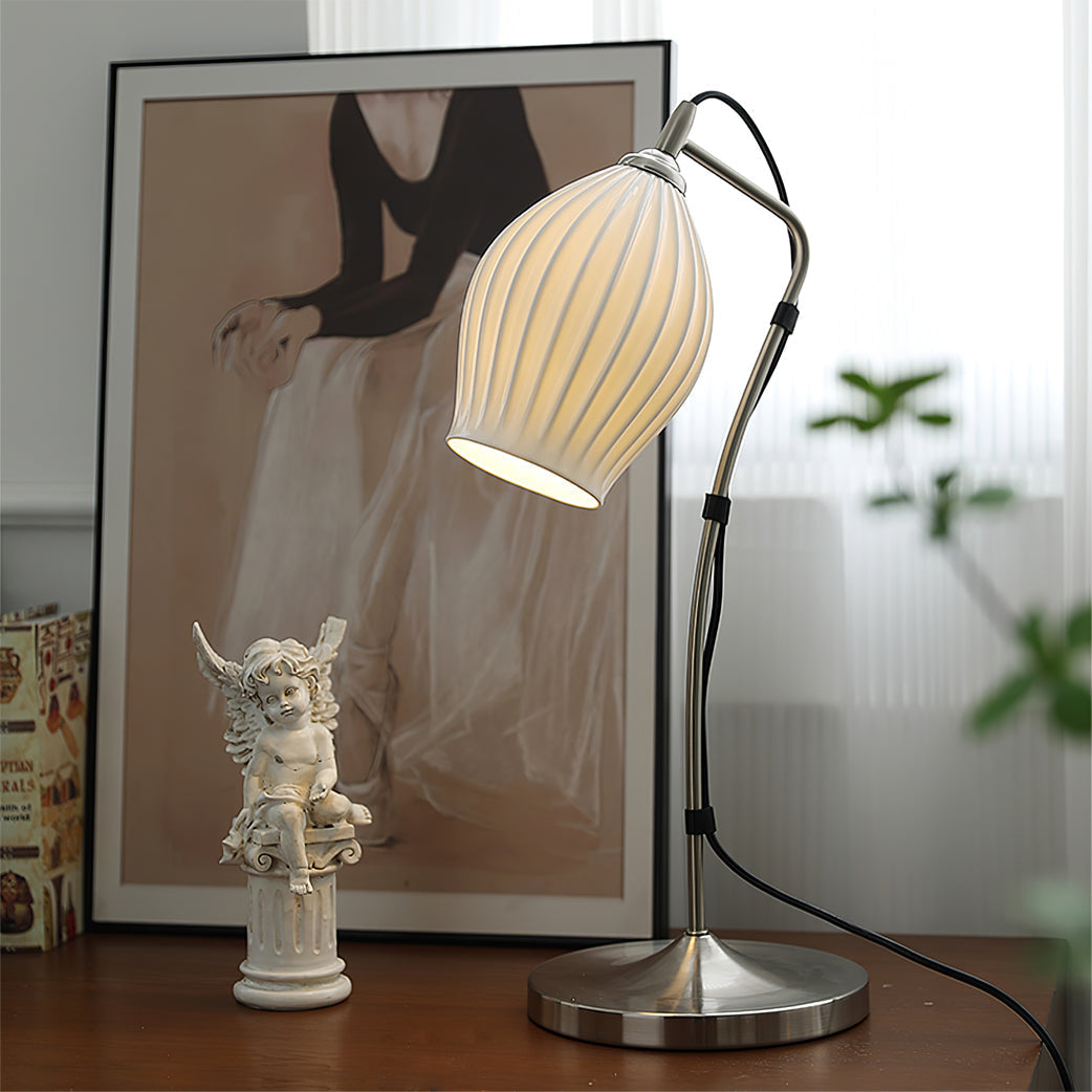LumeCurve – Elegant Ceramic Table Lamp with Ribbed Texture 0