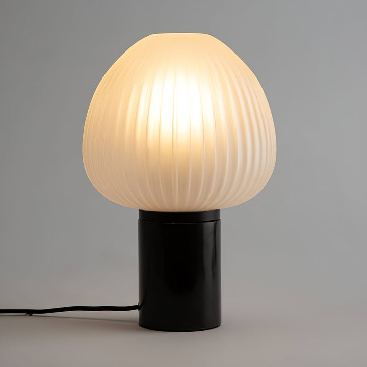 LuxeAura - Table Lamp with Subtle Elegance and Warm, Inviting Light 1