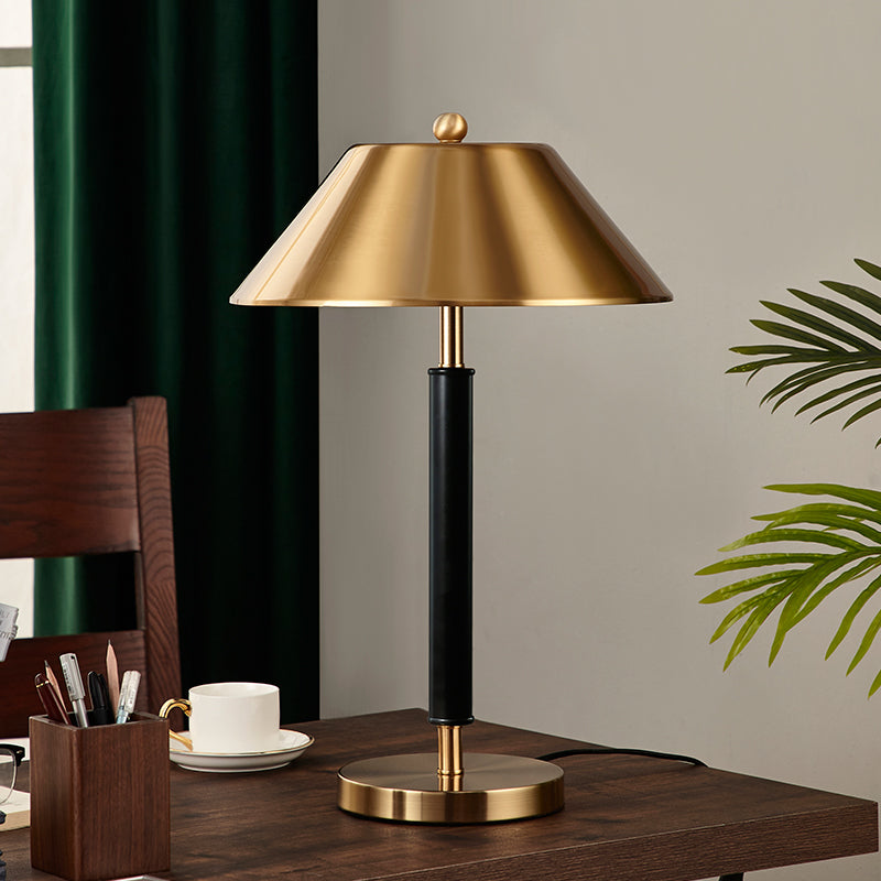 LuxeFuture - Elegant Lamp with Modern Form and Subtle Glow 1