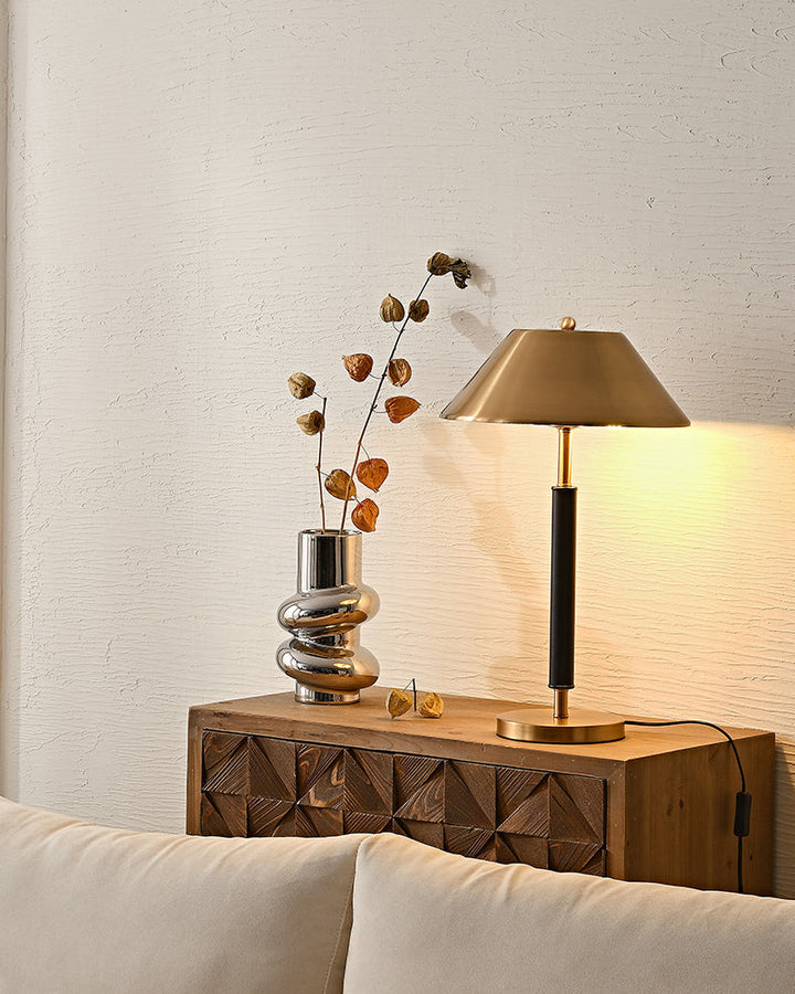 LuxeFuture - Elegant Lamp with Modern Form and Subtle Glow 3