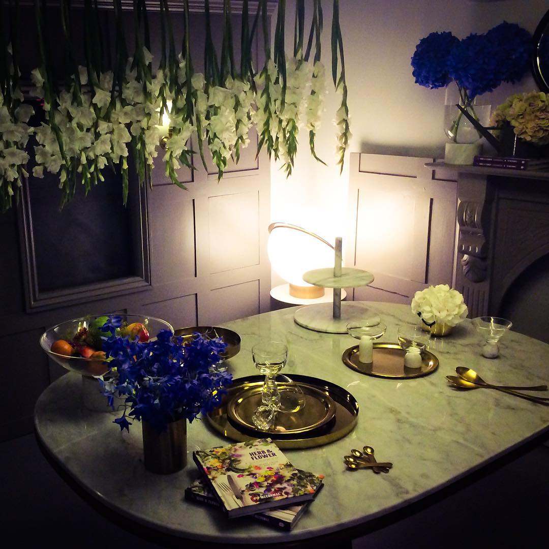 LuxeMoonbeam - Table Lamp with Unique Crescent Design and Cozy Radiance 7