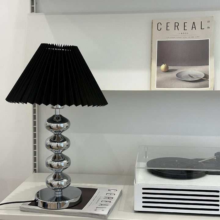 LuxeZuma - Table Lamp with Sleek Base and Cozy Illumination 10