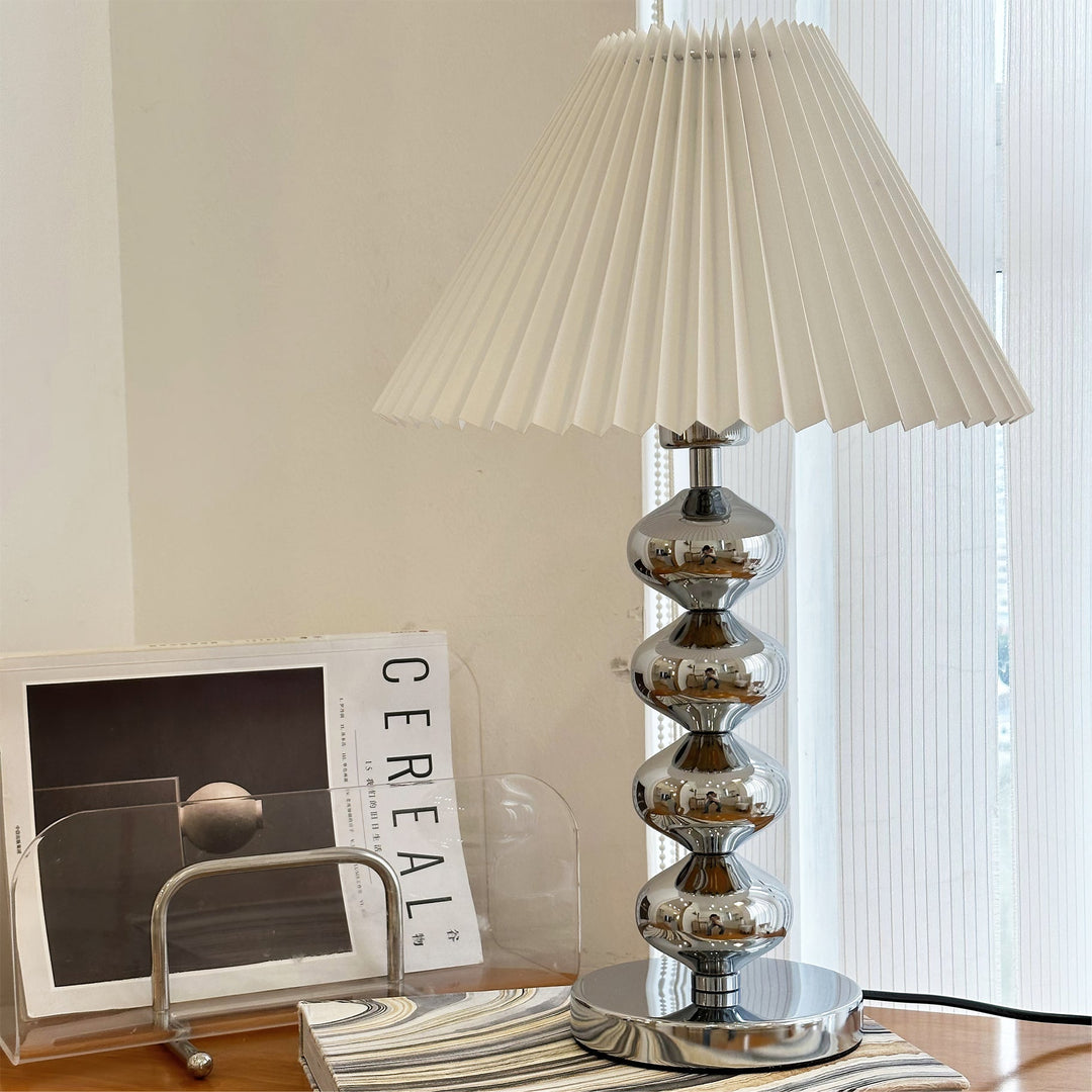 LuxeZuma - Table Lamp with Sleek Base and Cozy Illumination 4