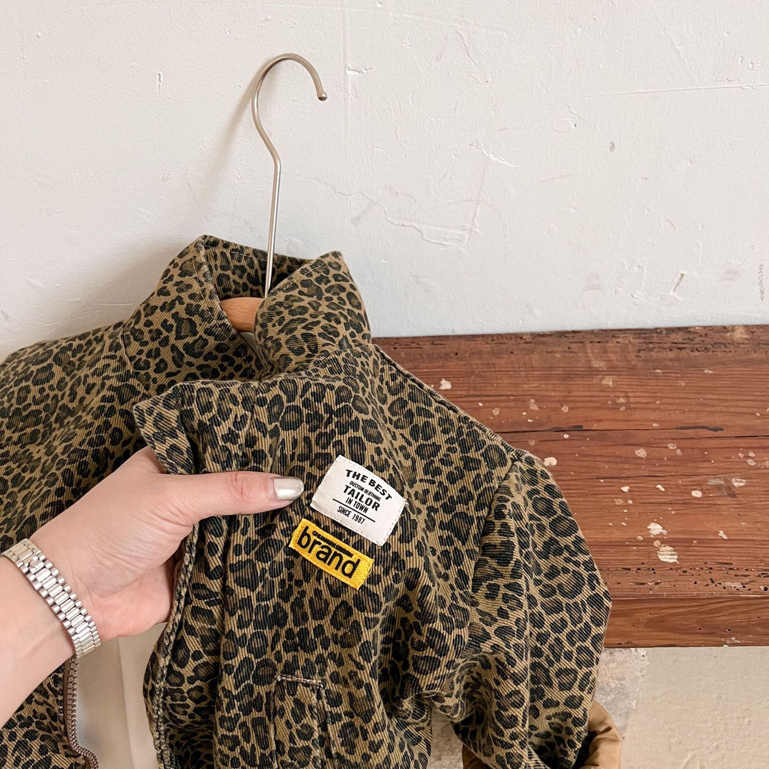 Title: Girls Leopard Print Casual Comfort Jacket 

Handle: girls-leopard-print-casual-comfort-jacket

Product Description: 
Snag this super comfy leopard print jacket for your little girl! Perfect for ages 1-8, this stylish and casual piece is made of soft cotton that keeps her cozy while looking oh-so-cute. Whether she's on the playground or hanging out at home, this jacket is a must-have for any trendy kiddo.

Variants: 
- Size 1
- Size 2
- Size 3
- Size 4
- Size 5
- Size 6
- Size 7
- Size 8