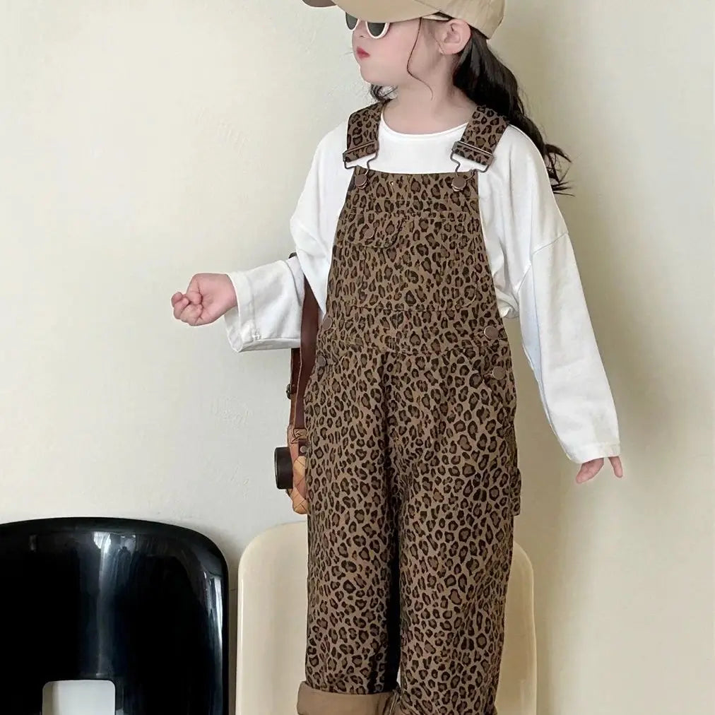 Title: Girls' Adjustable Shoulder Strap Leopard Print Dungarees 

Handle: girls-adjustable-shoulder-strap-leopard-print-dungarees

Product Description: 
Get your little one ready to roar in these adorable girls' dungarees featuring a stylish leopard print! Made from comfy cotton and equipped with adjustable shoulder straps, these overalls combine fashion and function perfectly. They're perfect for playtime in the garden or just hanging out! 

Variants: 
- Size 5
- Color: Leopard Print