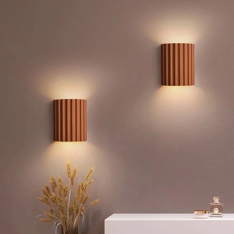 Modern Resin Wall Light – Artistic Illumination for Contemporary Interiors 1