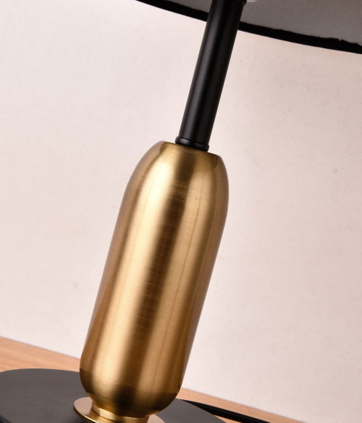 NoirBeam – Sleek Table Lamp in Gold and Black for Subtle Lighting 4