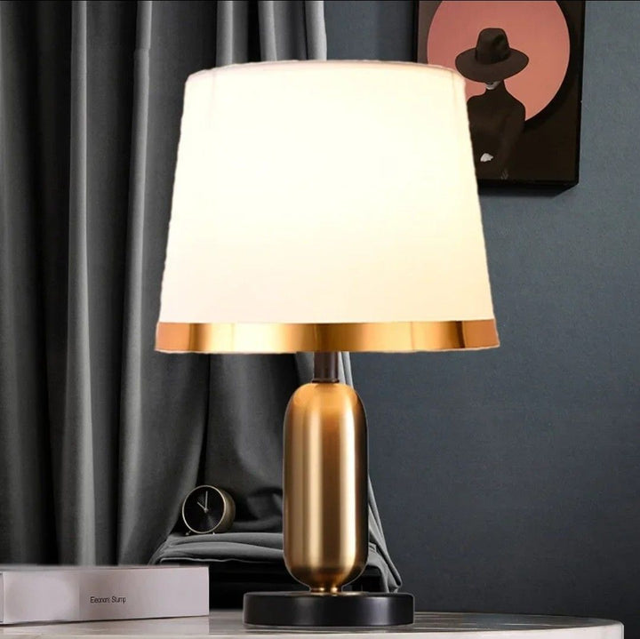 NoirBeam – Sleek Table Lamp in Gold and Black for Subtle Lighting 8