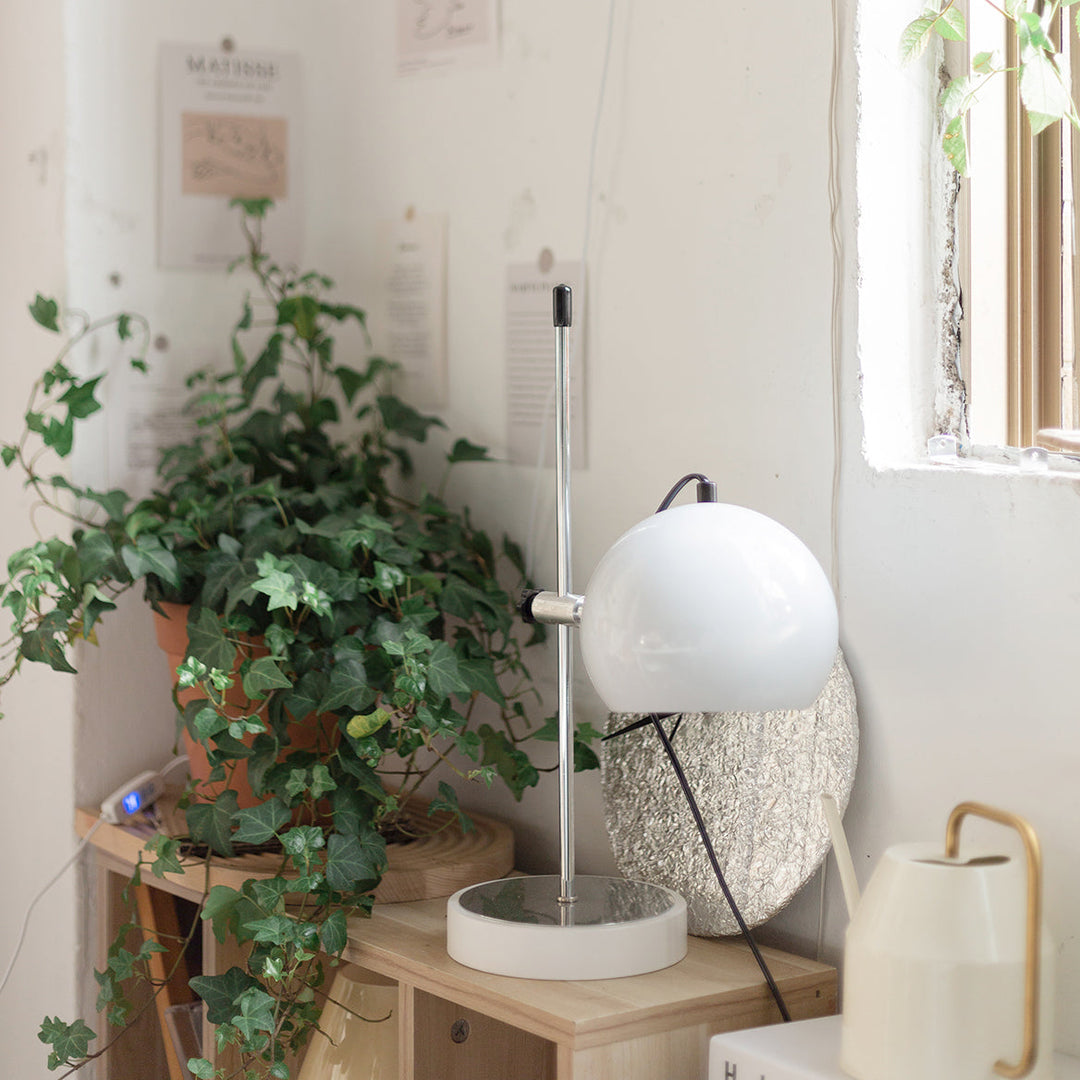 PivotGlow – Modern Adjustable Desk Light 2