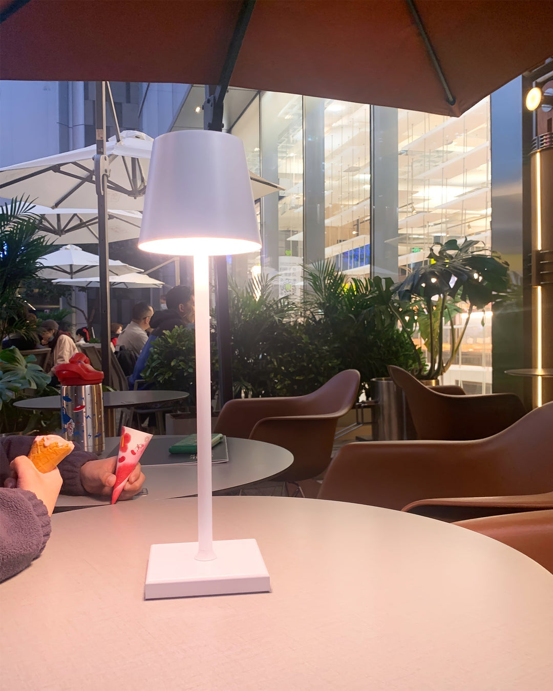 PoldLight – Modern LED Table Lamp with Charging Capability 7