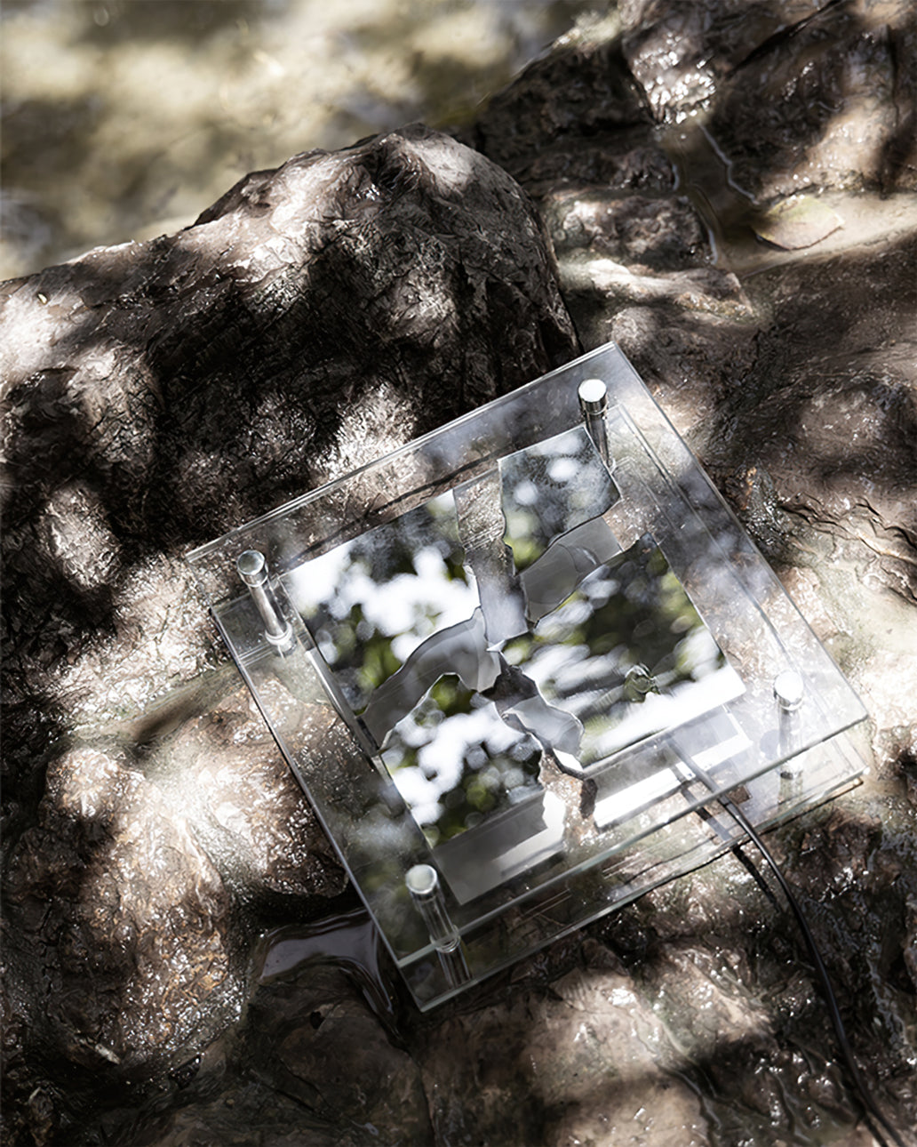 RadiantCube – Artistic Square Glass Table Lamp 7