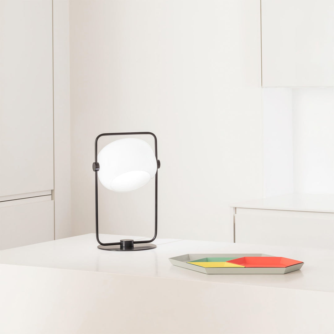 StreamGlow – Elegant Glass Table Lamp with Minimalist Design 5