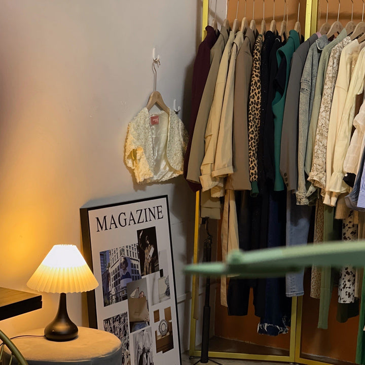 TimelessGlow - Table Lamp with Drum Aesthetic and Soft Radiance 5