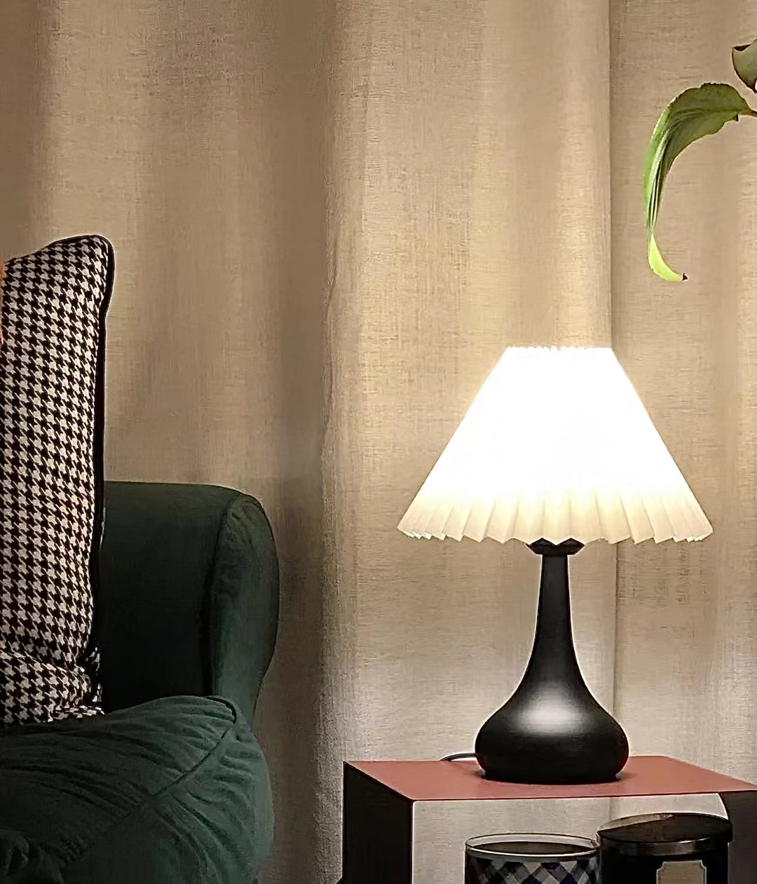 TimelessGlow - Table Lamp with Drum Aesthetic and Soft Radiance 7