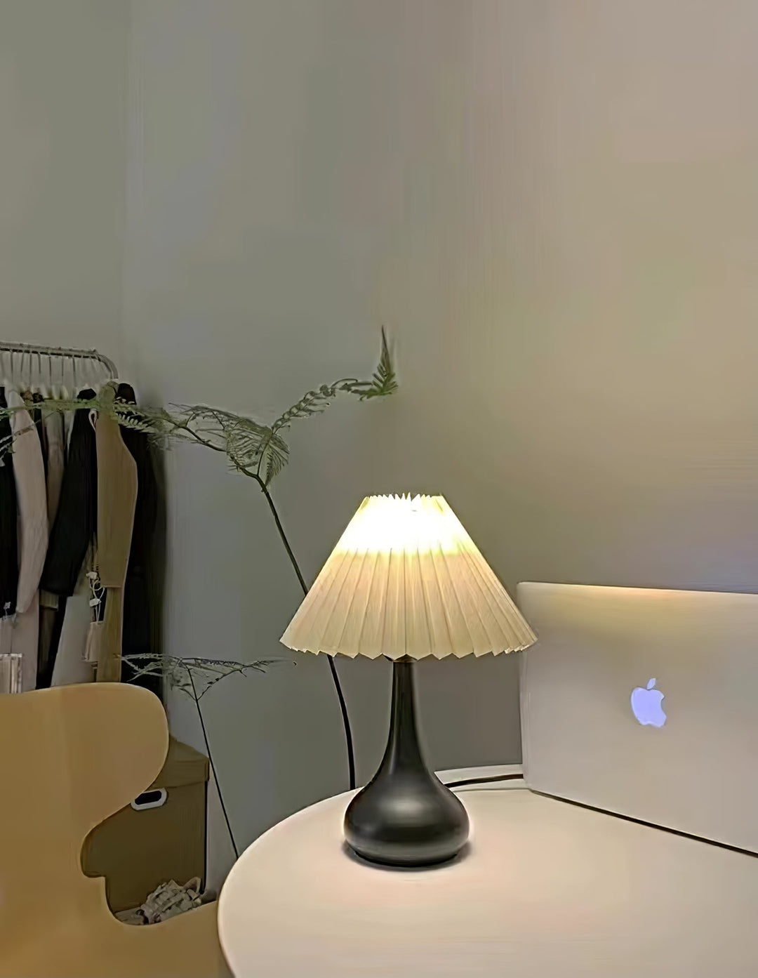 TimelessGlow - Table Lamp with Drum Aesthetic and Soft Radiance 8