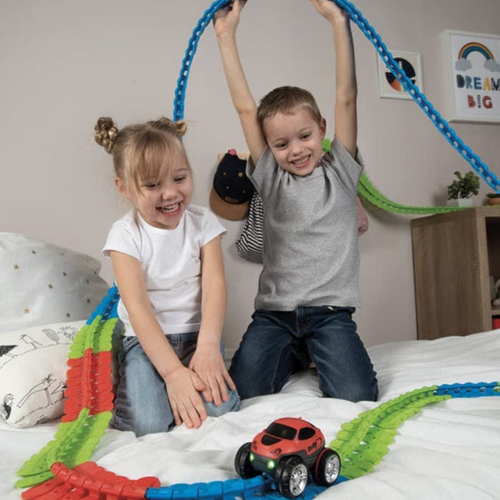 TrackWhiz – Flexible race track set with 360° car movement and custom layout options 7