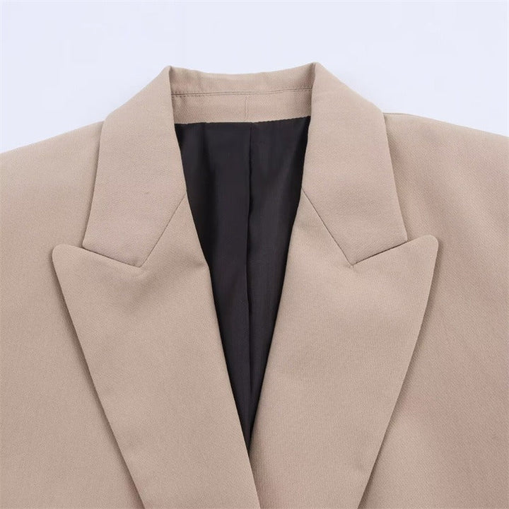 Winter Wool Cape Coat for Women – Loose Fit Design with Lapel Collar and Button Front 2