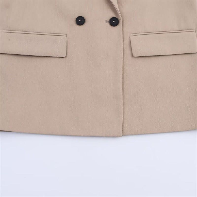 Winter Wool Cape Coat for Women – Loose Fit Design with Lapel Collar and Button Front 3