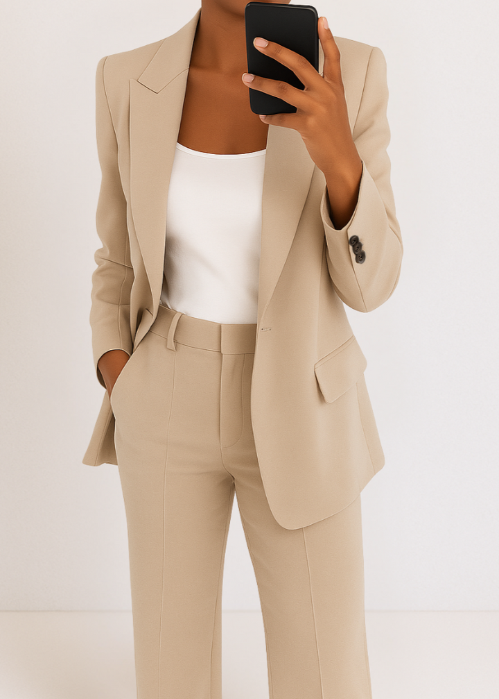 Women's Tailored Two-Piece Pantsuit Set with Blazer and Trousers 3