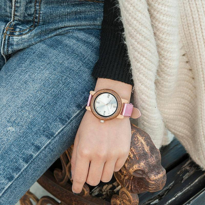 WoodenElegance | Chic Natural Wood Women's Watch with Date Display 2